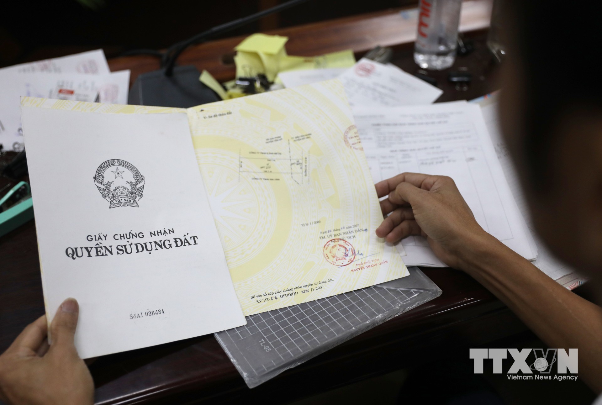 Theo kế hoạch, hết năm 2026, tỉnh Hưng Yên phải hoàn thành đo đạc, thống kê, số hóa, làm sạch hệ thống dữ liệu đất đai cho 1.518.919 thửa đất trên địa bàn. (Ảnh: Thế Duyệt/TTXVN)